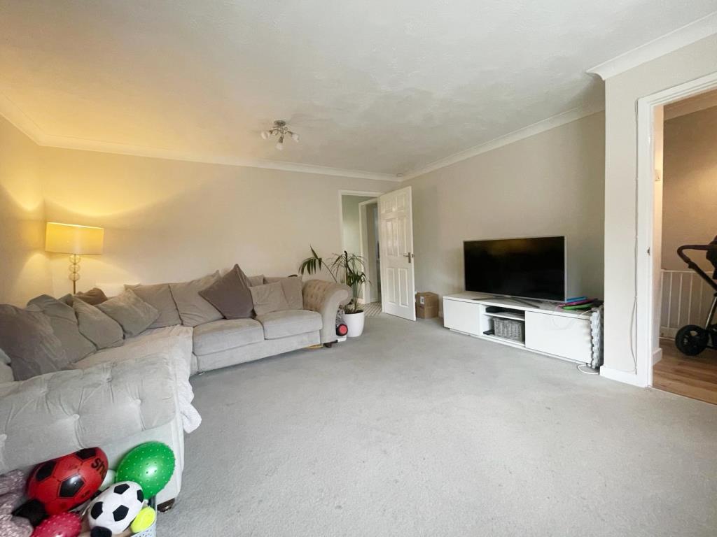 Lot: 4 - THREE-BEDROOM SEMI-DETACHED HOUSE FOR INVESTMENT - Living room with access through to kitchen